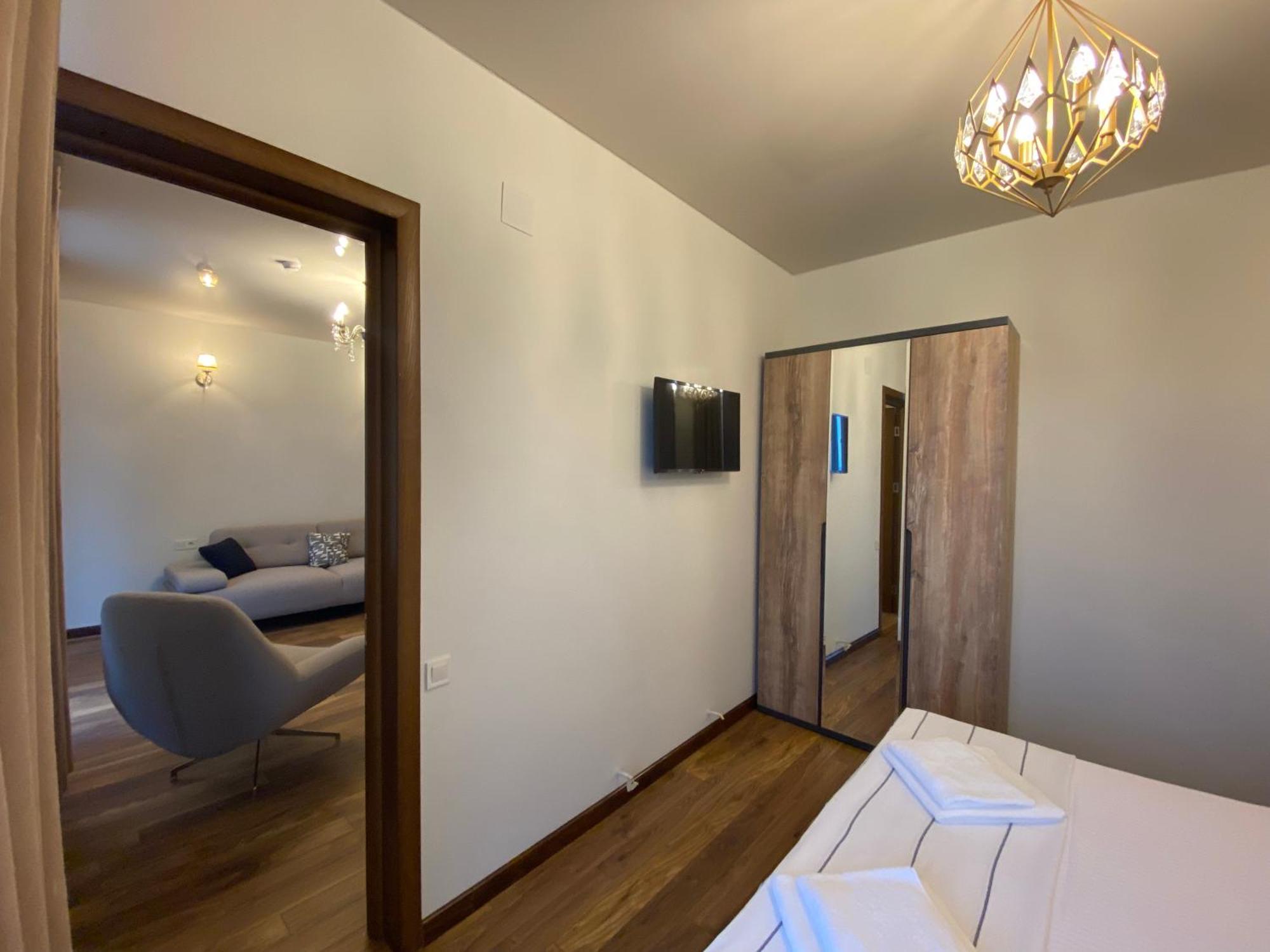 Hotel Leonardo 코불레티 외부 사진